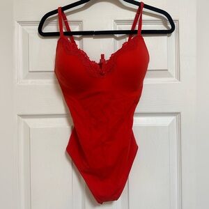 SKIMS FITS EVERYBODY LACE PUSH-UP BODYSUIT